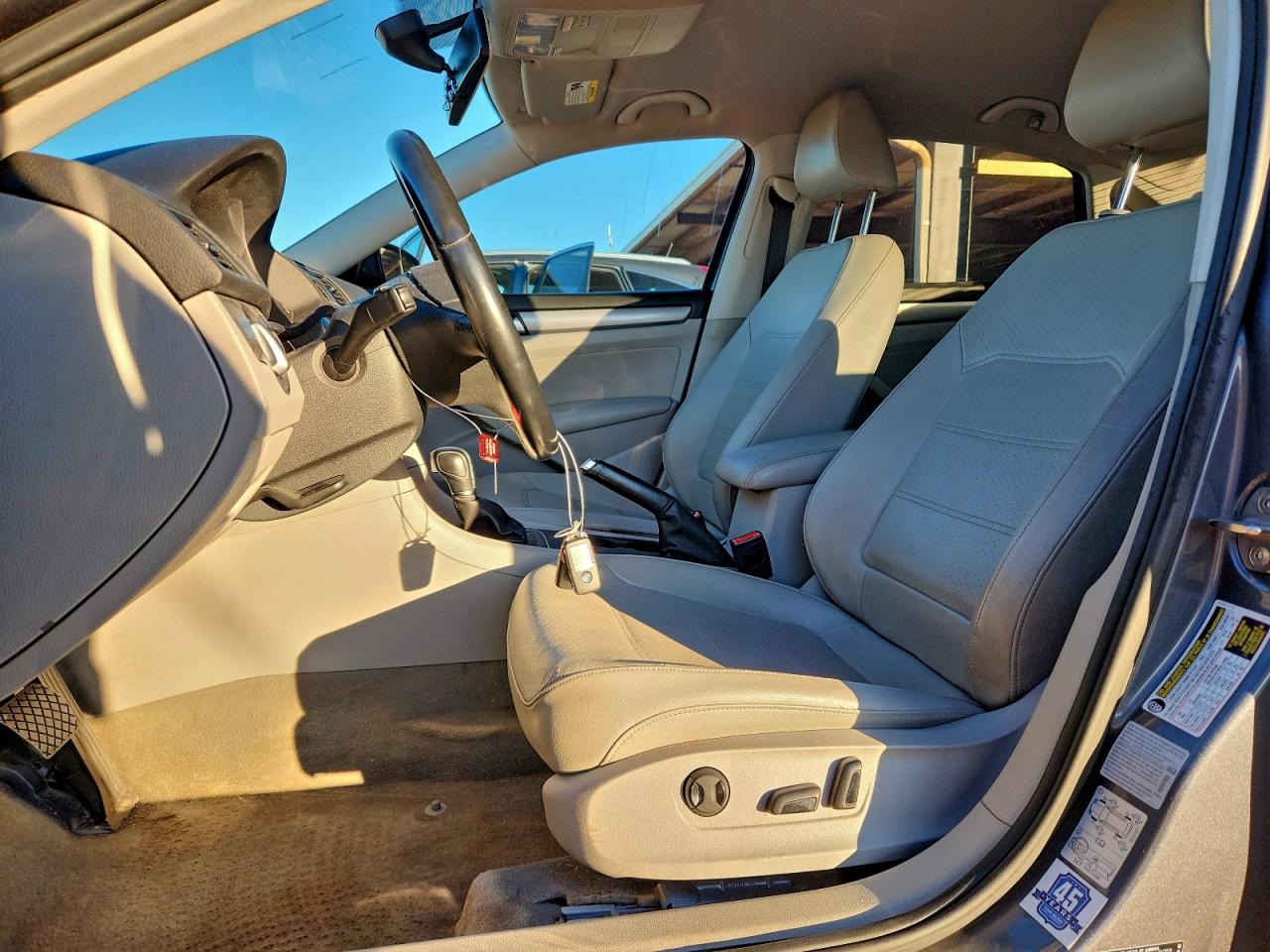 2015 VOLKSWAGEN PASSAT S photo 7
