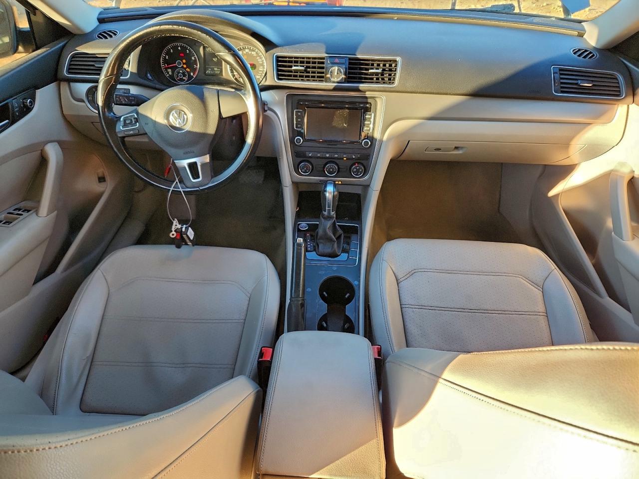 2015 VOLKSWAGEN PASSAT S photo 8
