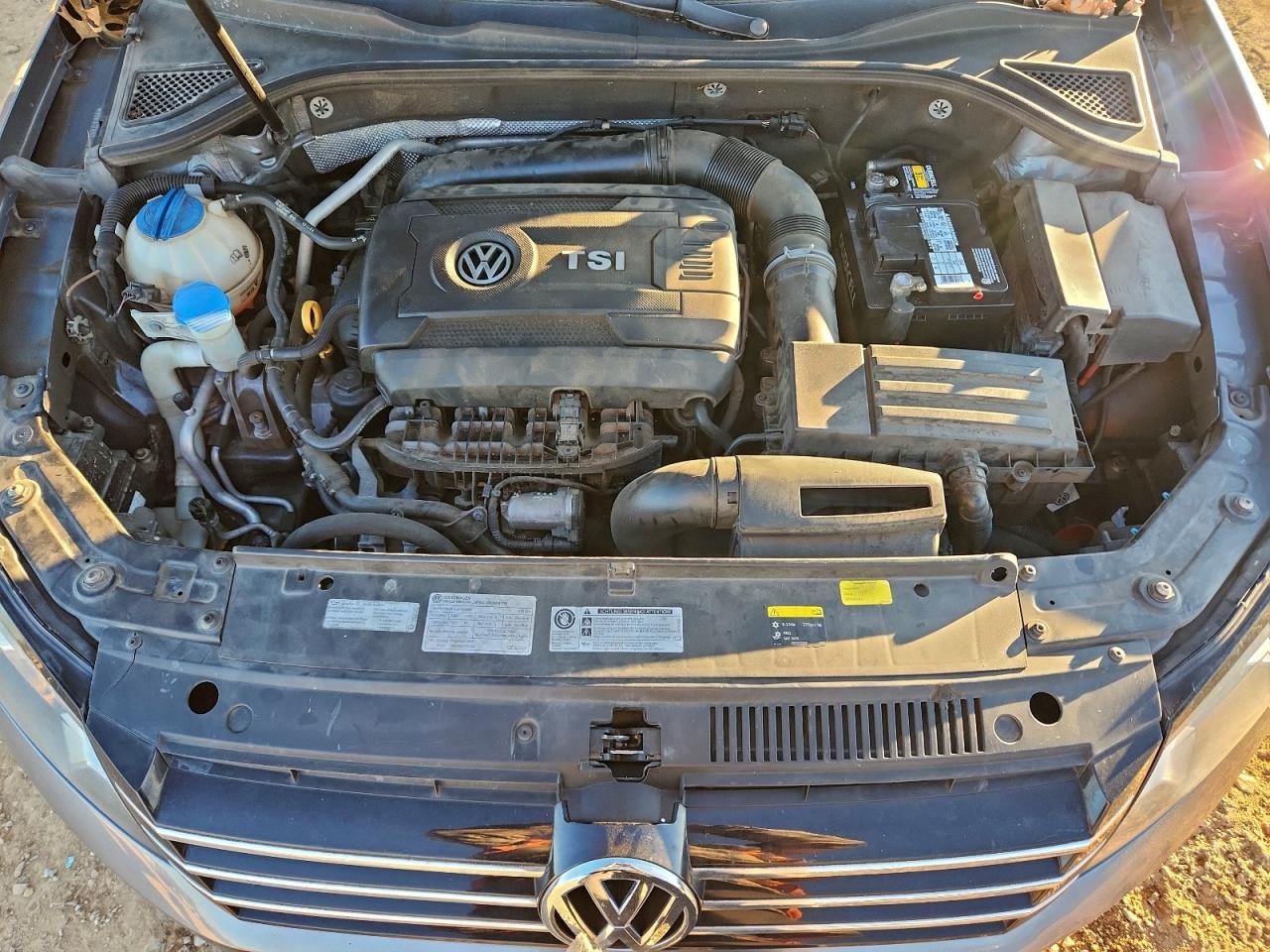 2015 VOLKSWAGEN PASSAT S photo 11