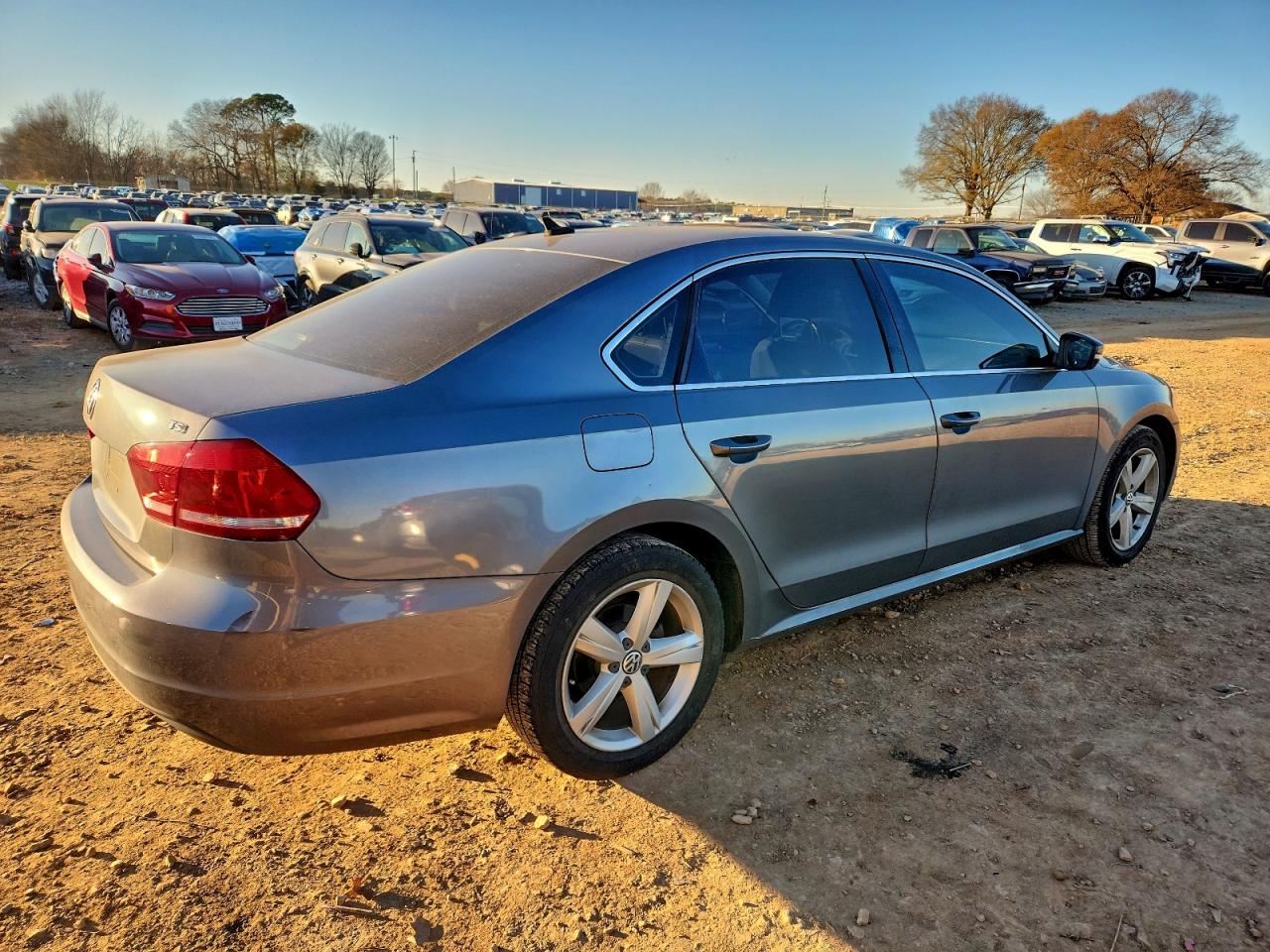 2015 VOLKSWAGEN PASSAT S photo 3