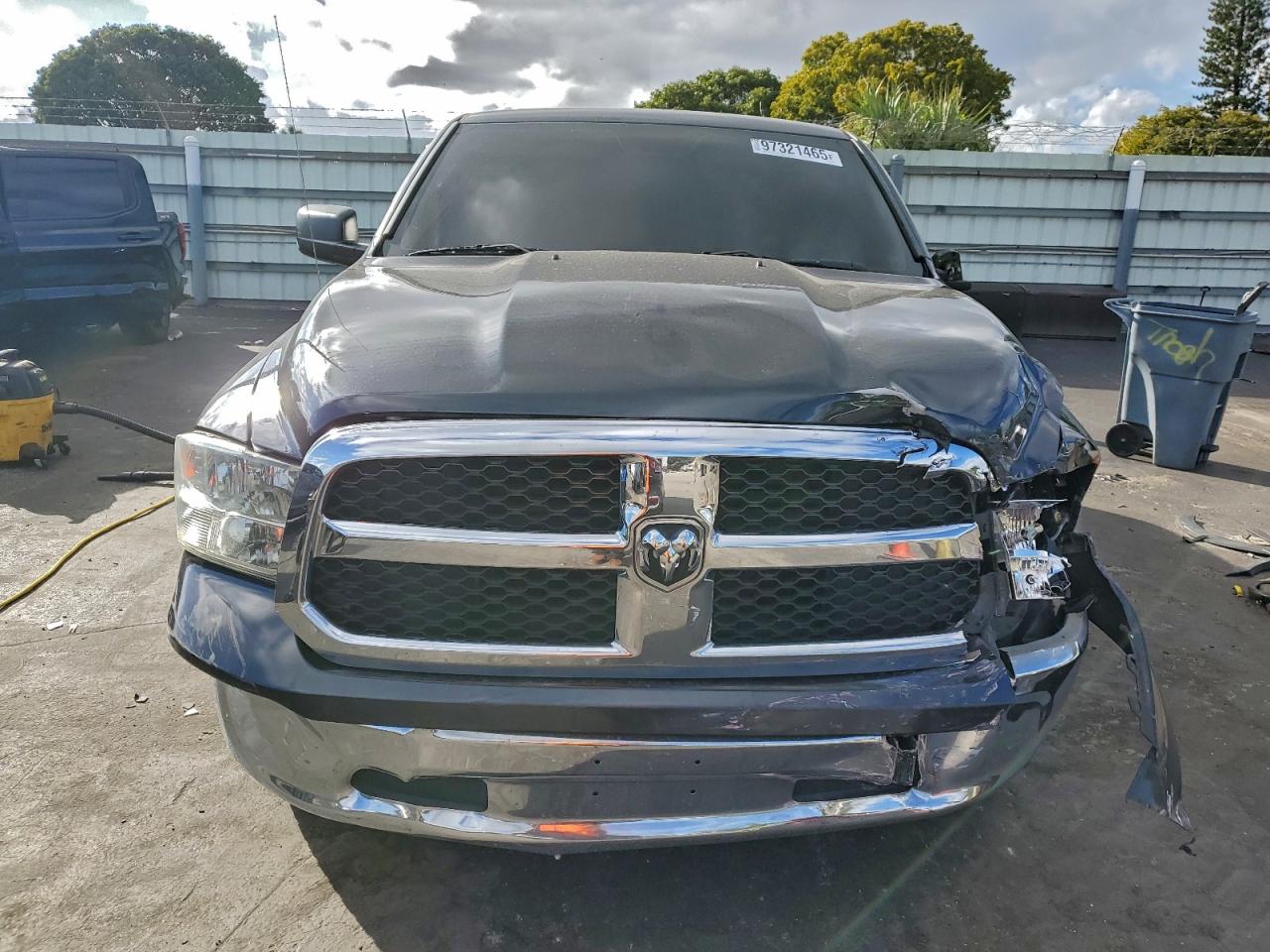 2016 RAM 1500 SLT photo 5