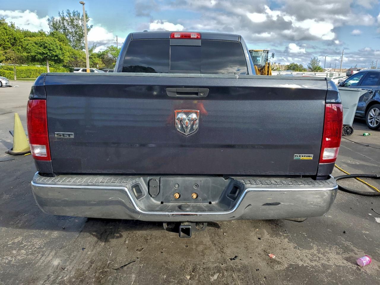 2016 RAM 1500 SLT photo 6