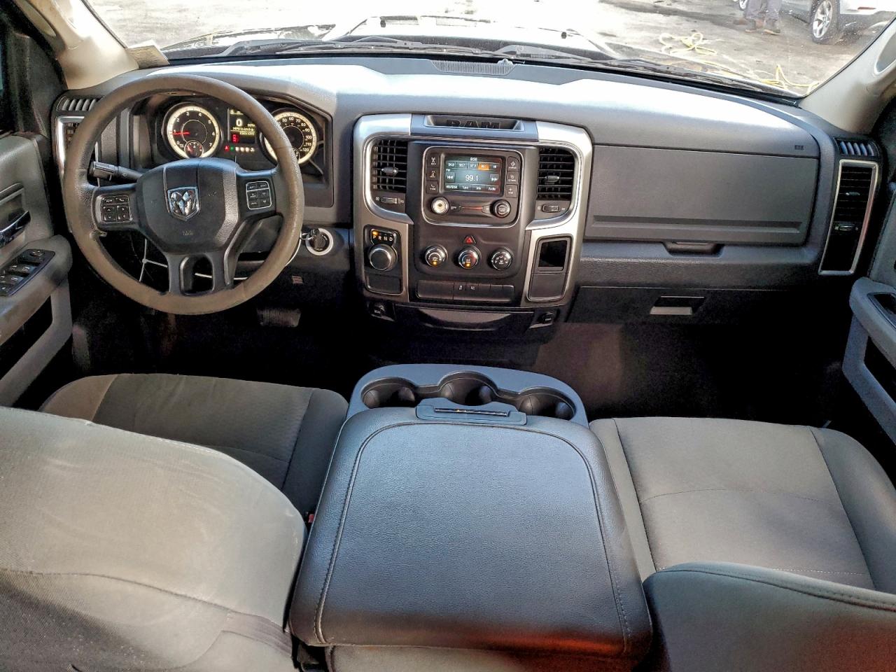 2016 RAM 1500 SLT photo 8