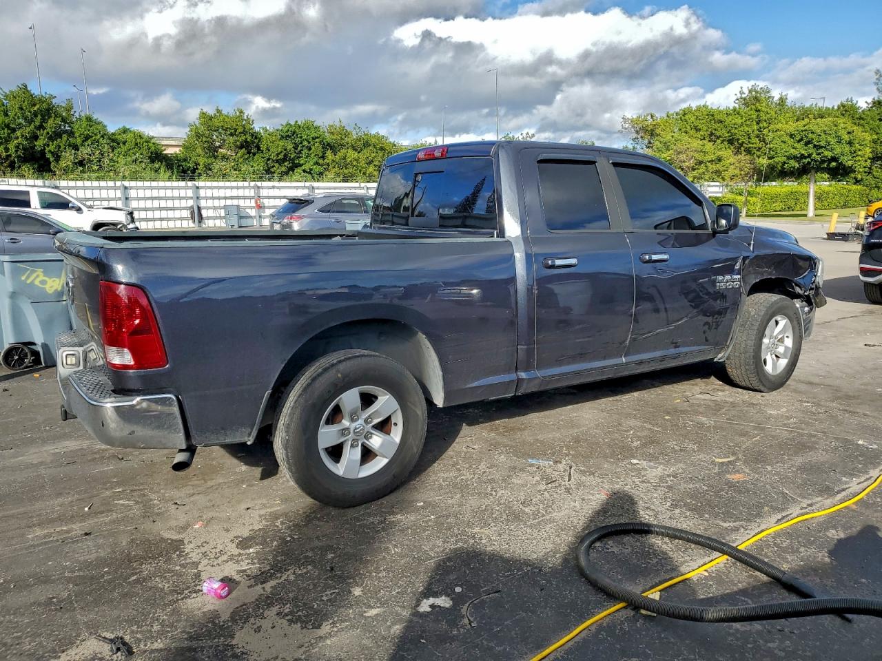 2016 RAM 1500 SLT photo 3