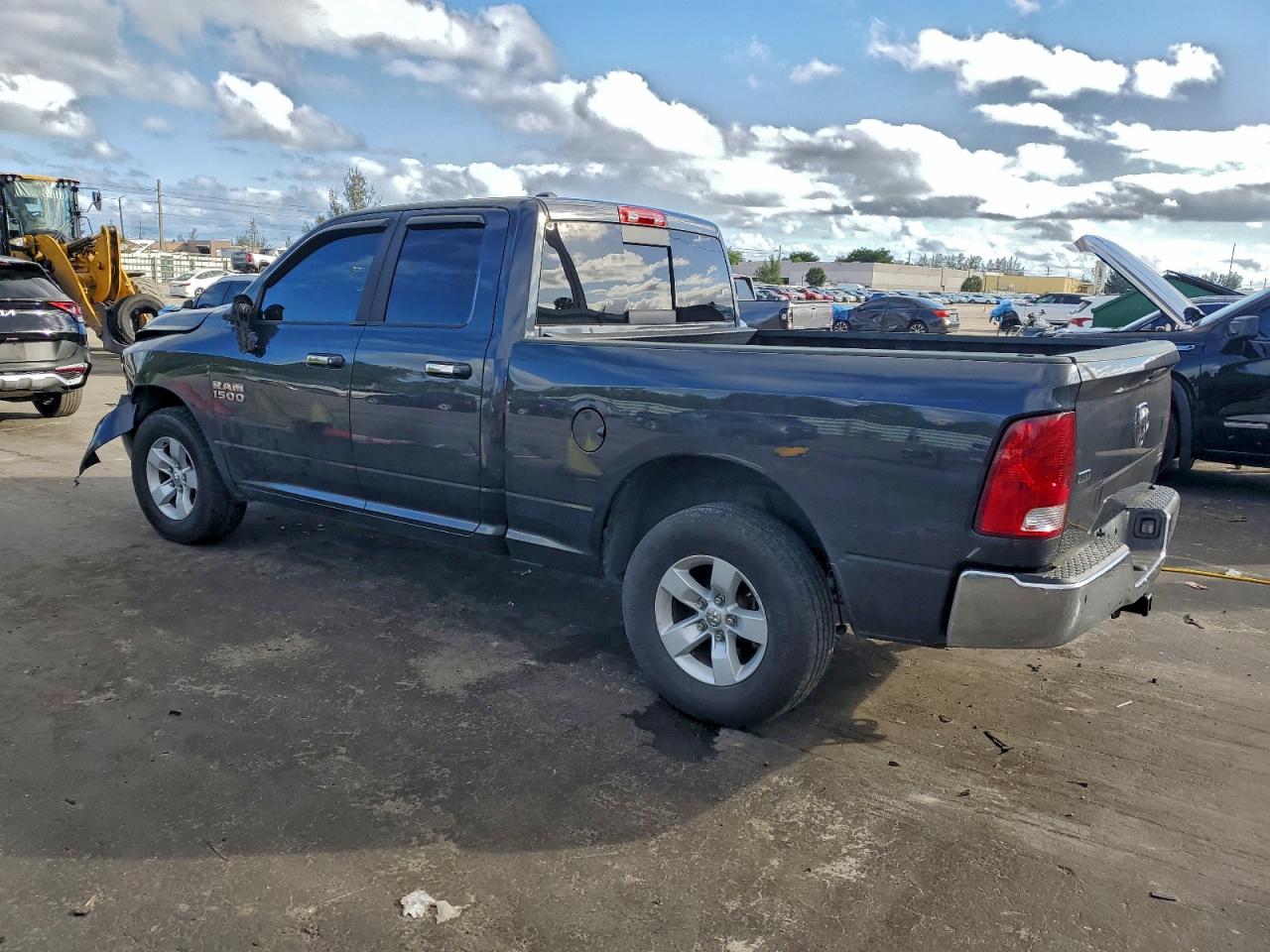 2016 RAM 1500 SLT photo 2
