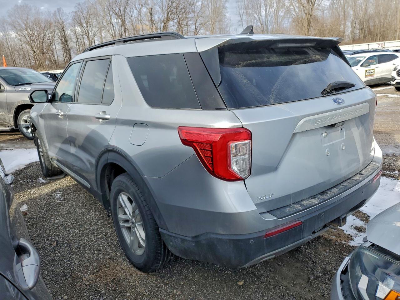 2021 FORD EXPLORER XLT photo 3