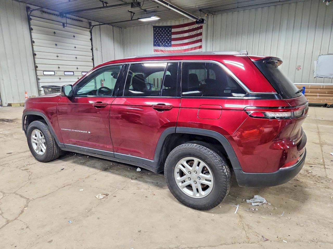 2023 JEEP GRAND CHEROKEE LAREDO photo 2