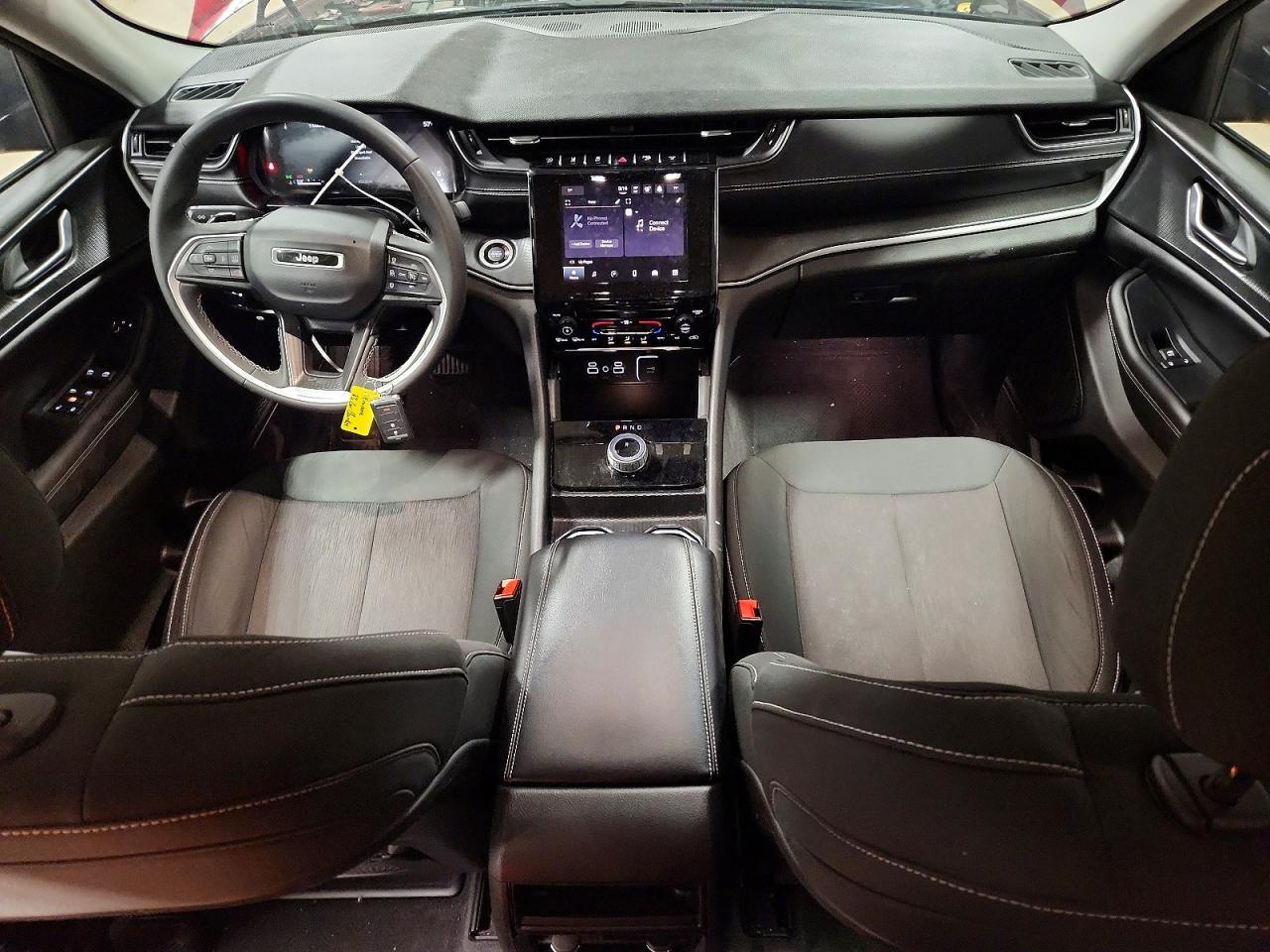 2023 JEEP GRAND CHEROKEE LAREDO photo 8