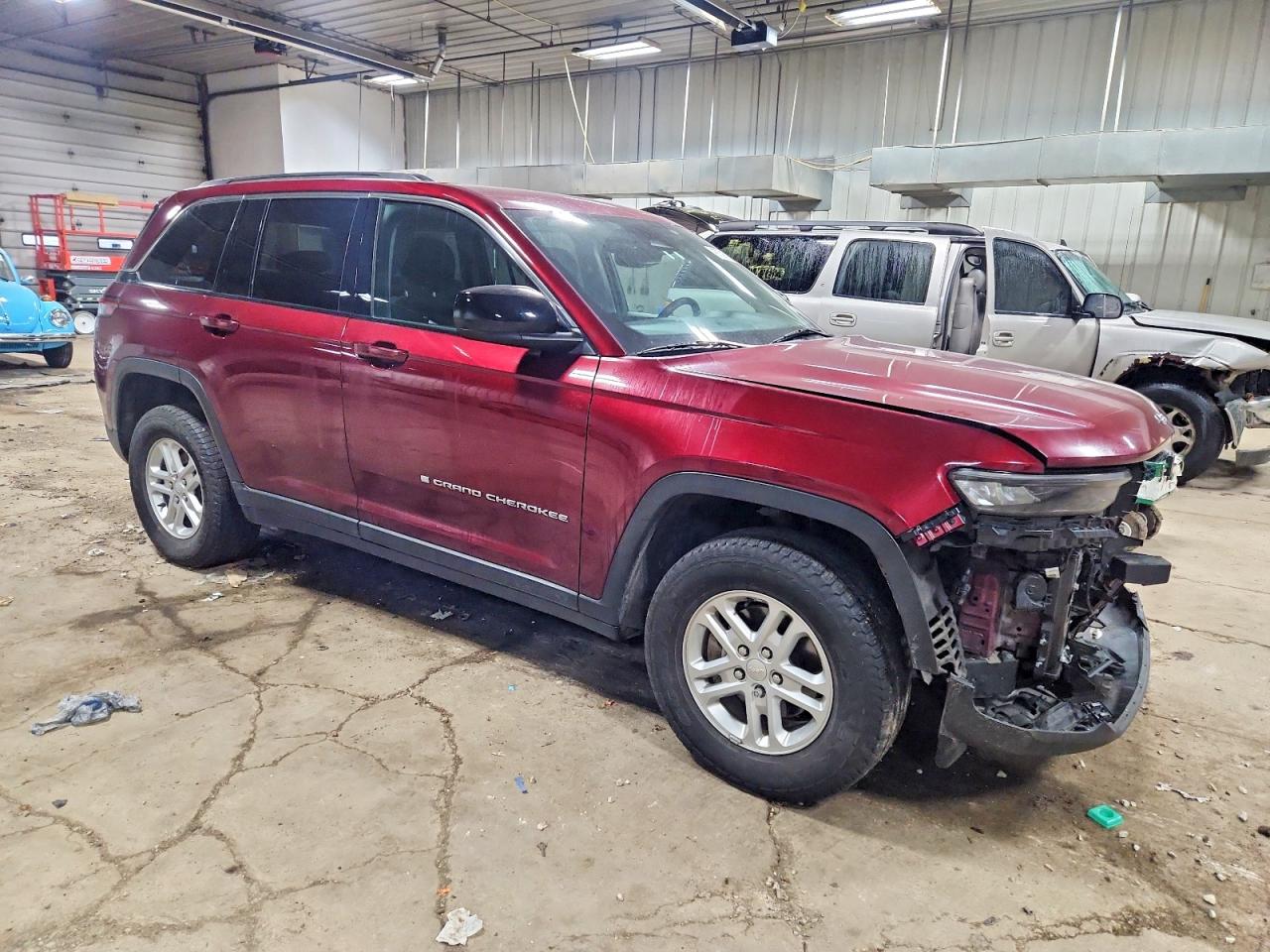 2023 JEEP GRAND CHEROKEE LAREDO photo 4