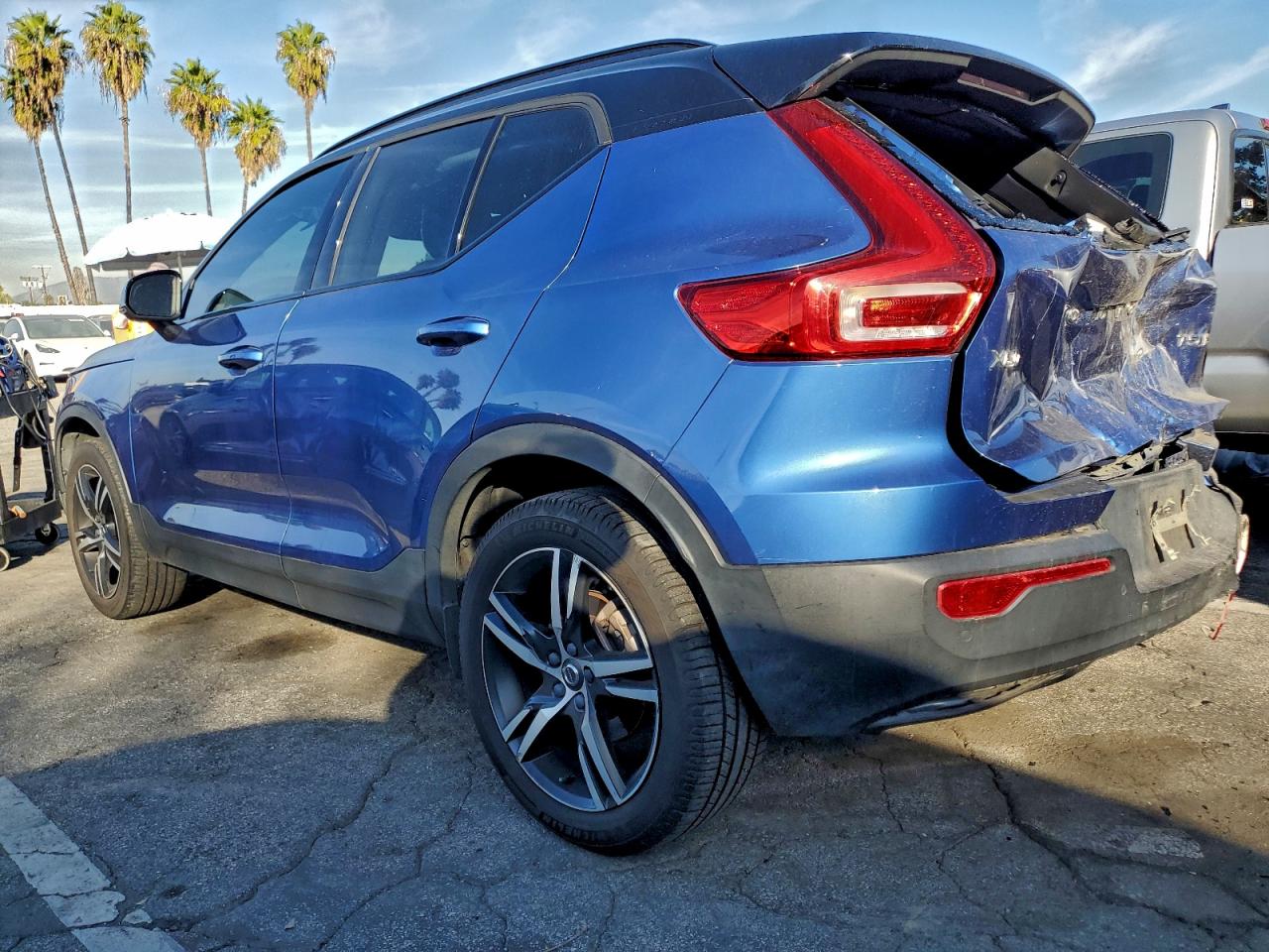 2020 VOLVO XC40 T5 R-DESIGN photo 4