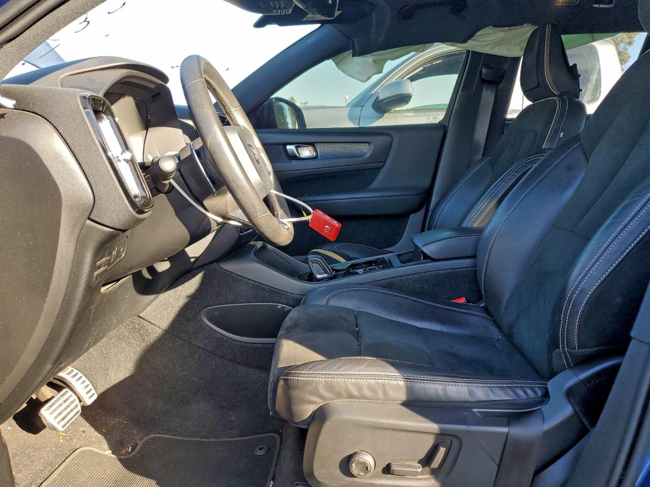 2020 VOLVO XC40 T5 R-DESIGN photo 19