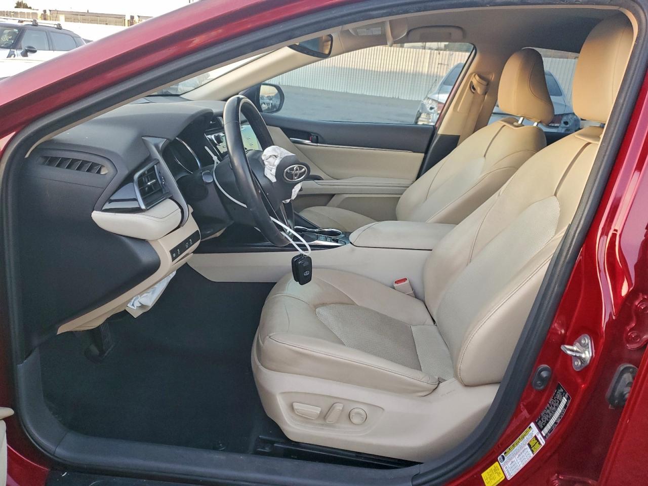 2020 TOYOTA CAMRY XLE photo 7