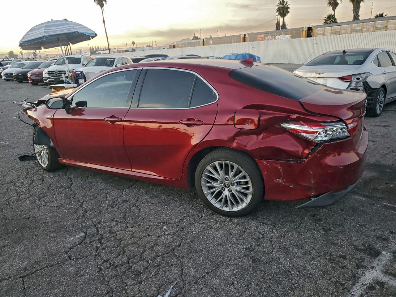 2020 TOYOTA CAMRY XLE photo 2