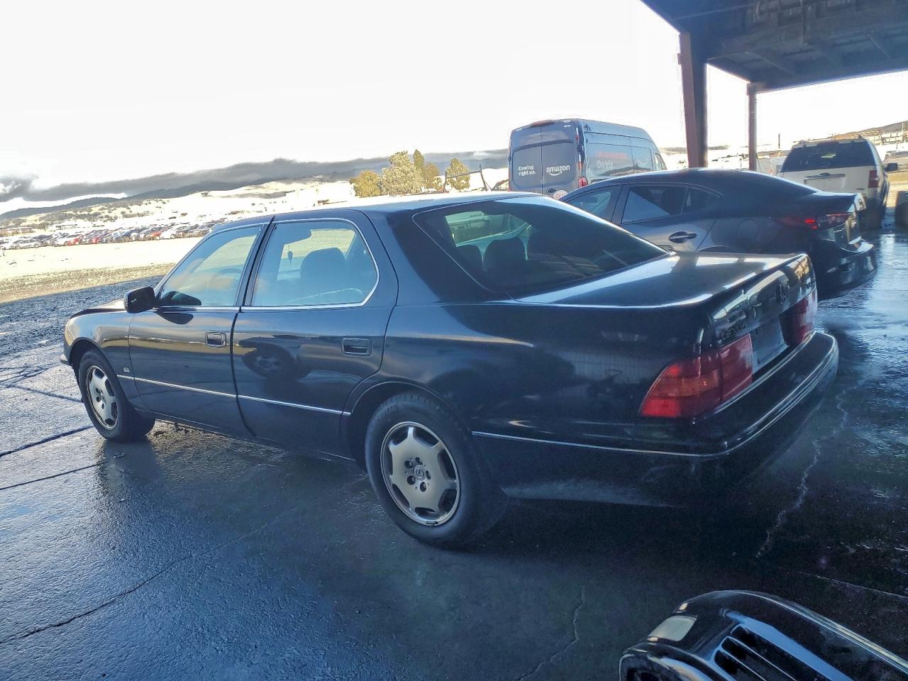 2000 LEXUS LS 400 photo 2