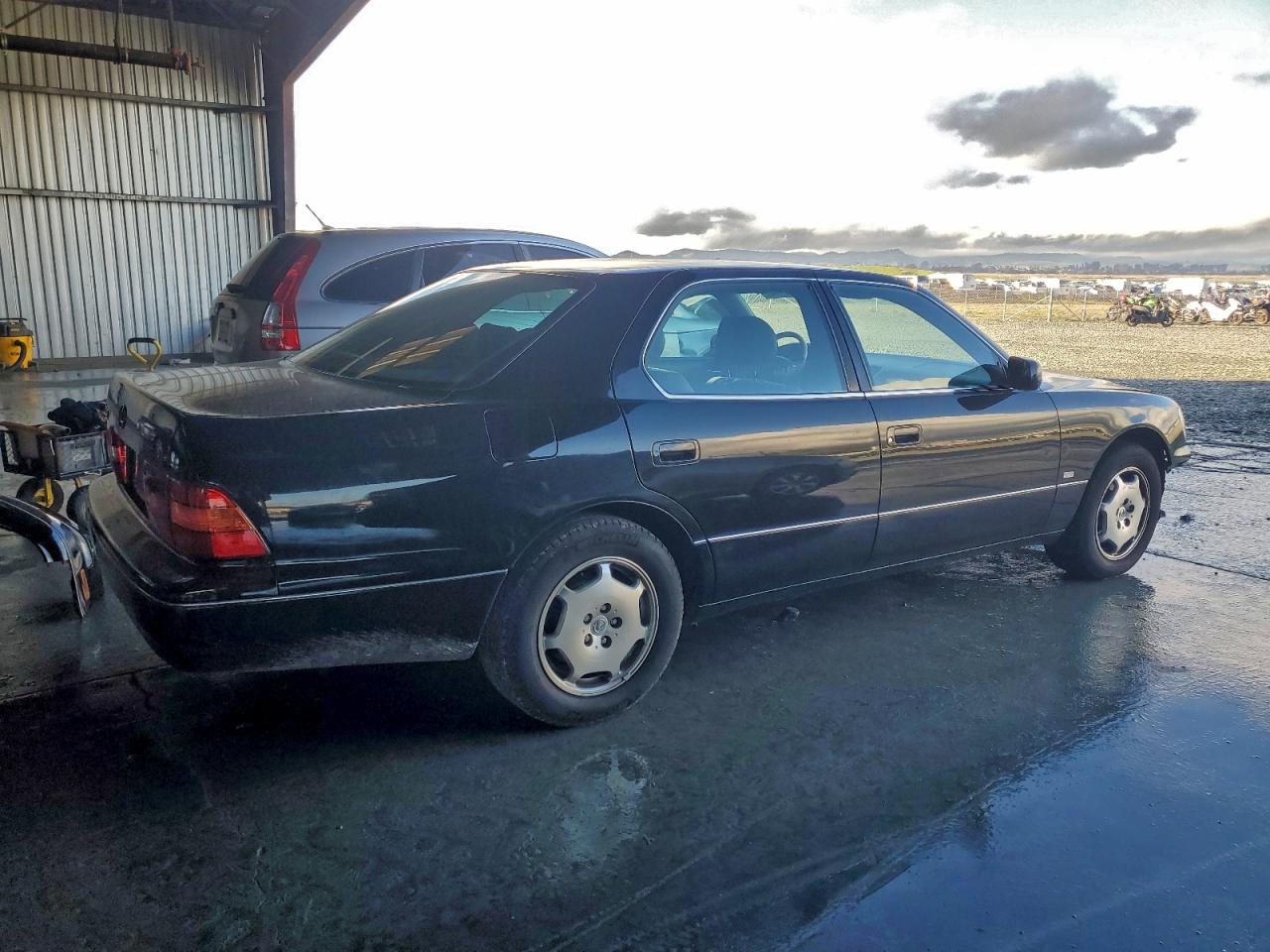 2000 LEXUS LS 400 photo 3