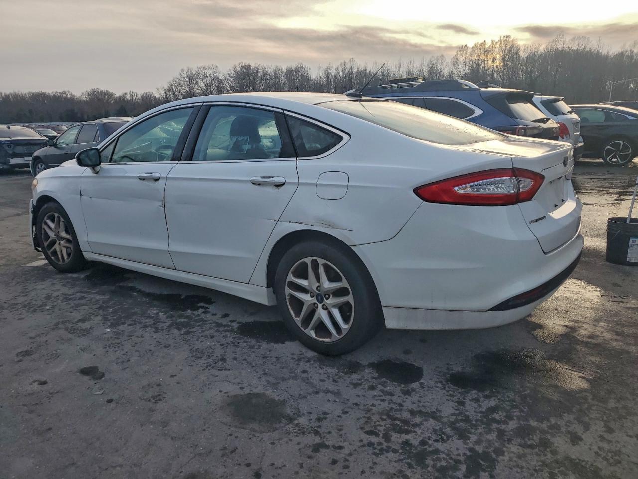 2015 FORD FUSION SE photo 3