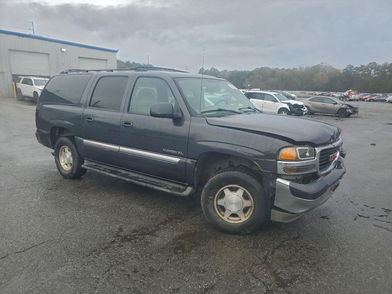 2005 GMC YUKON XL C1500 photo 4