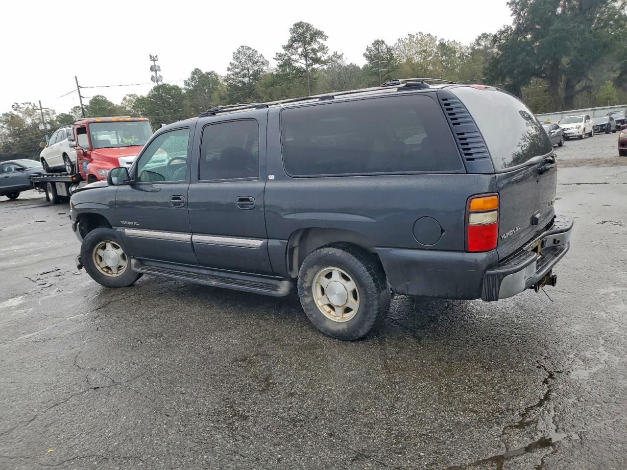 2005 GMC YUKON XL C1500 photo 2
