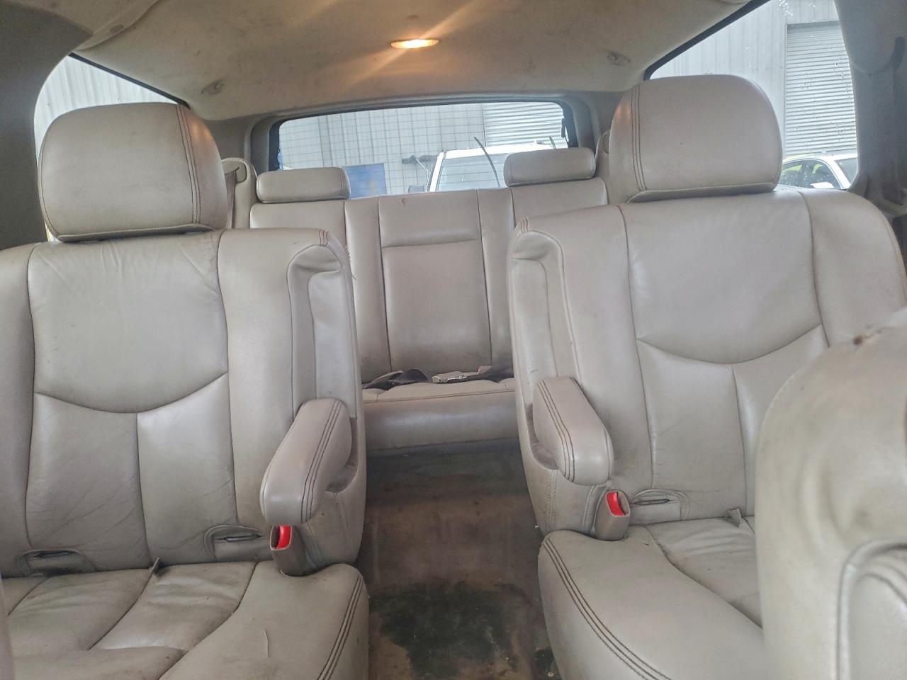 2005 GMC YUKON XL C1500 photo 10
