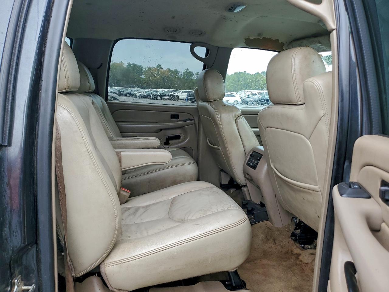 2005 GMC YUKON XL C1500 photo 11
