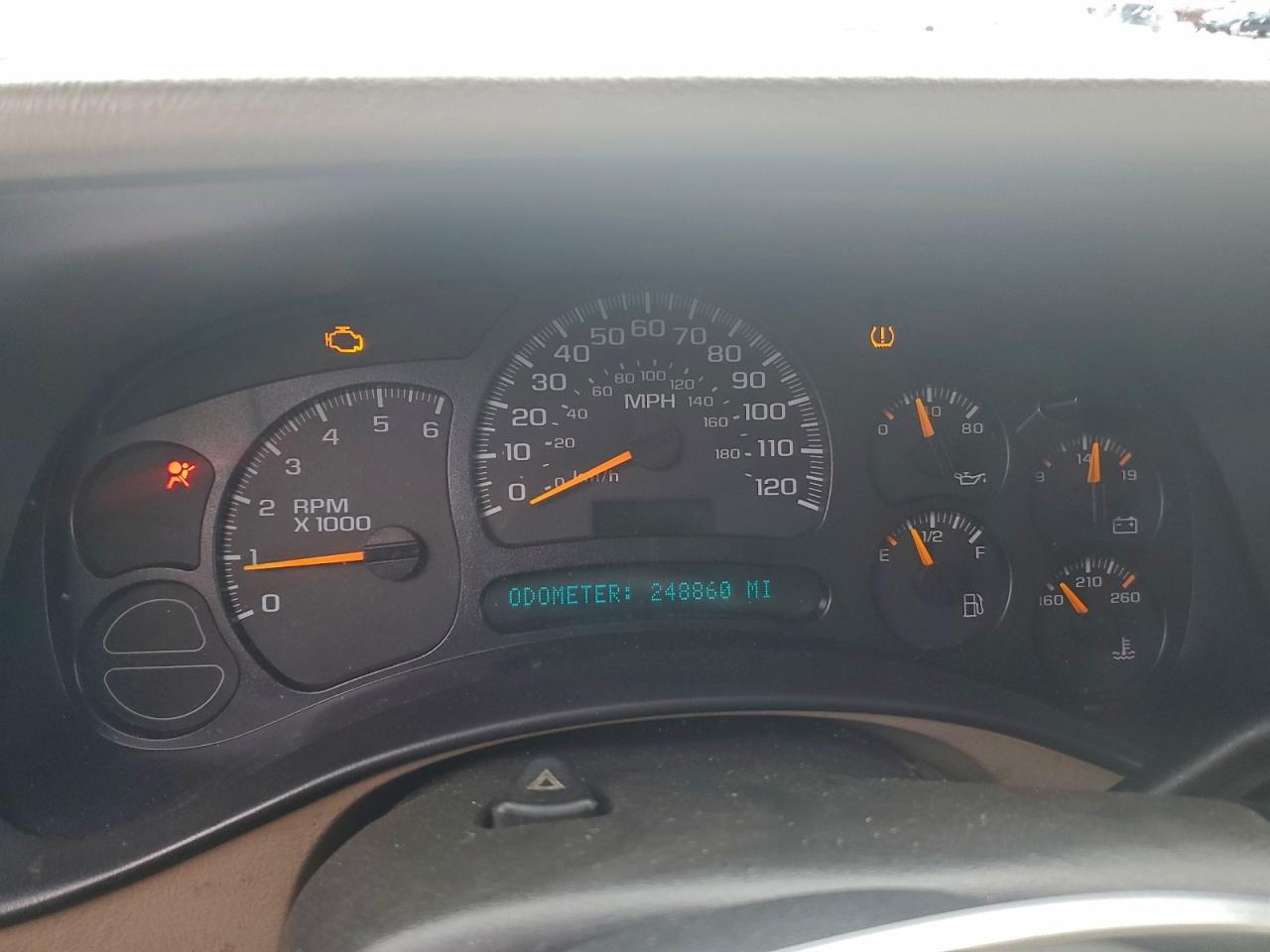 2005 GMC YUKON XL C1500 photo 9