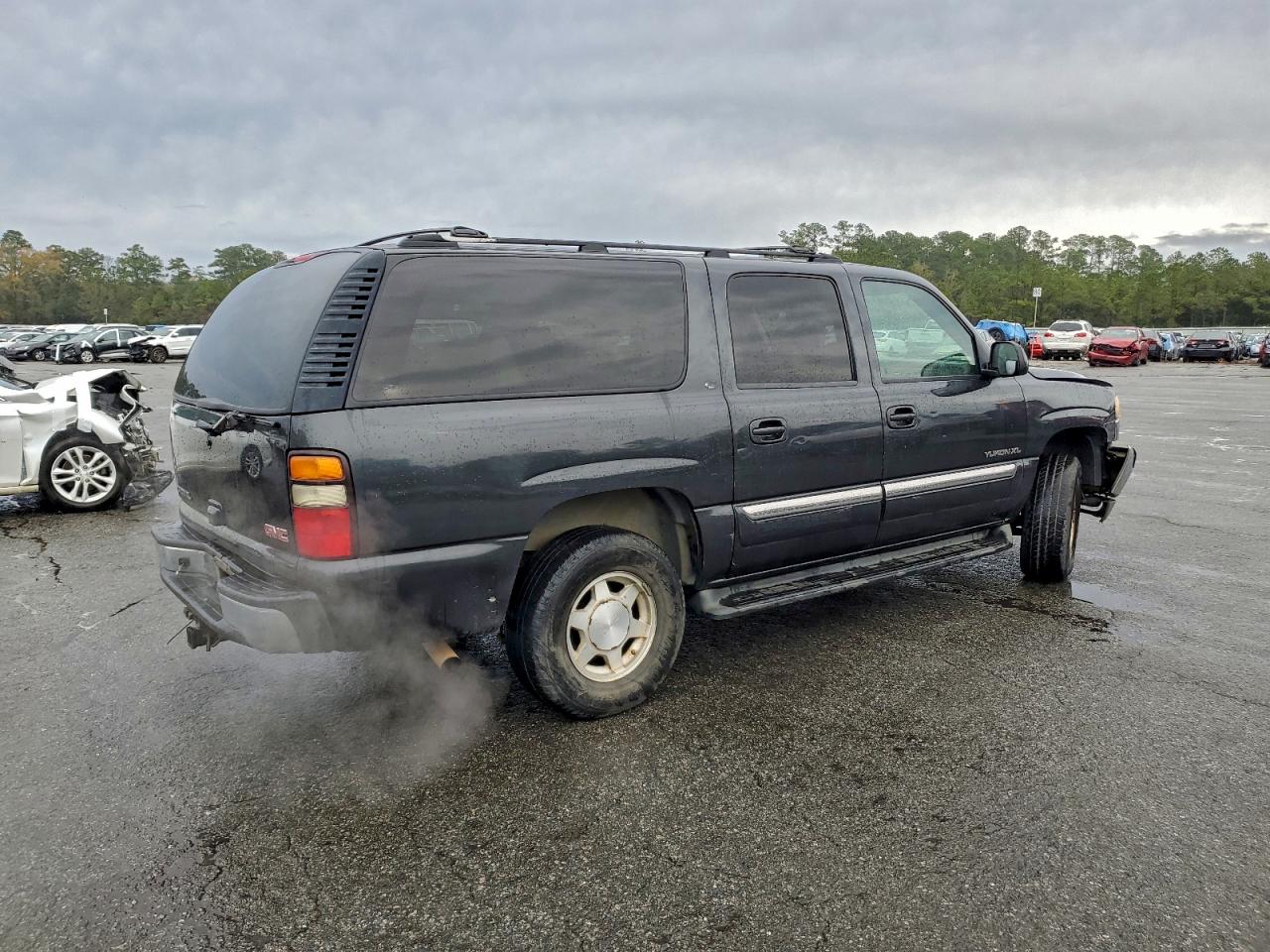 2005 GMC YUKON XL C1500 photo 3