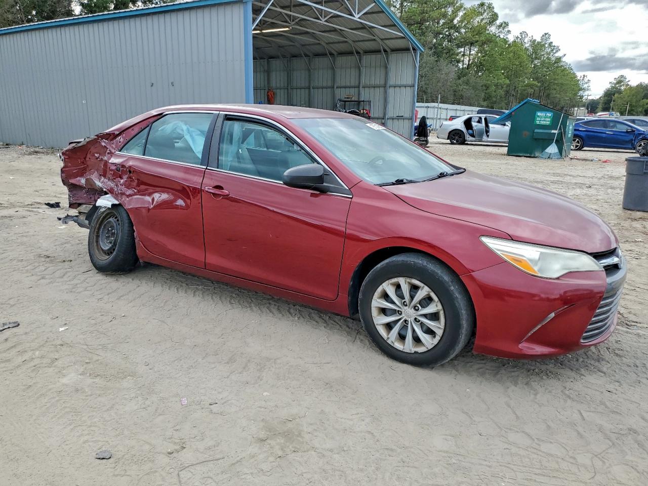 2015 TOYOTA CAMRY LE photo 4