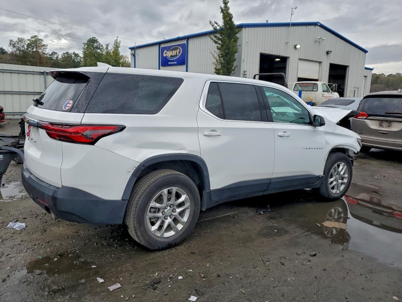 2023 CHEVROLET TRAVERSE LS photo 3