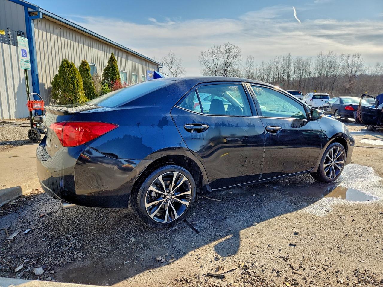 2018 TOYOTA COROLLA L photo 3