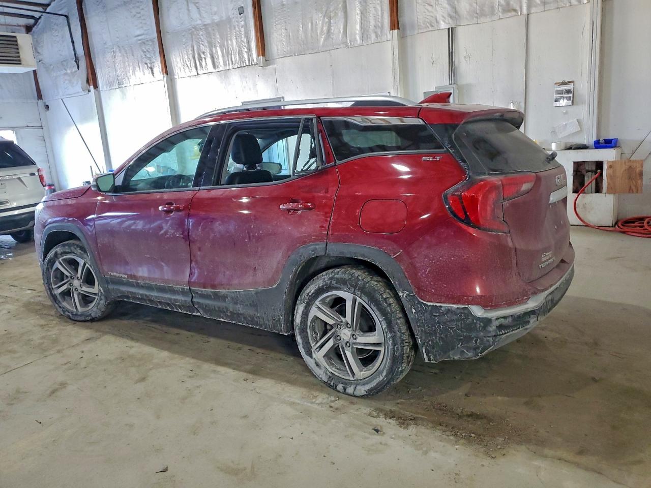 2018 GMC TERRAIN SLT photo 2