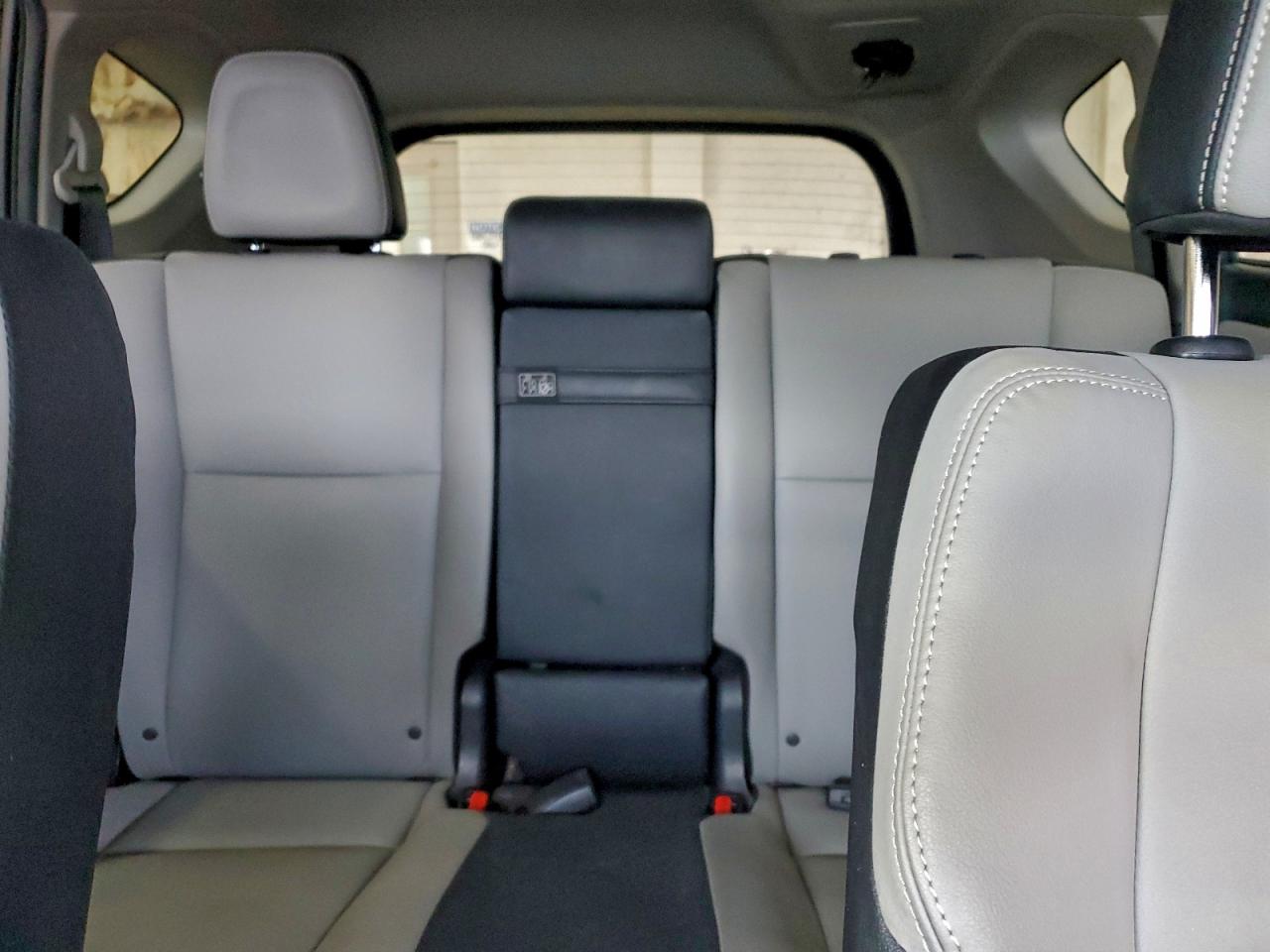 2017 TOYOTA RAV4 HV LIMITED photo 10
