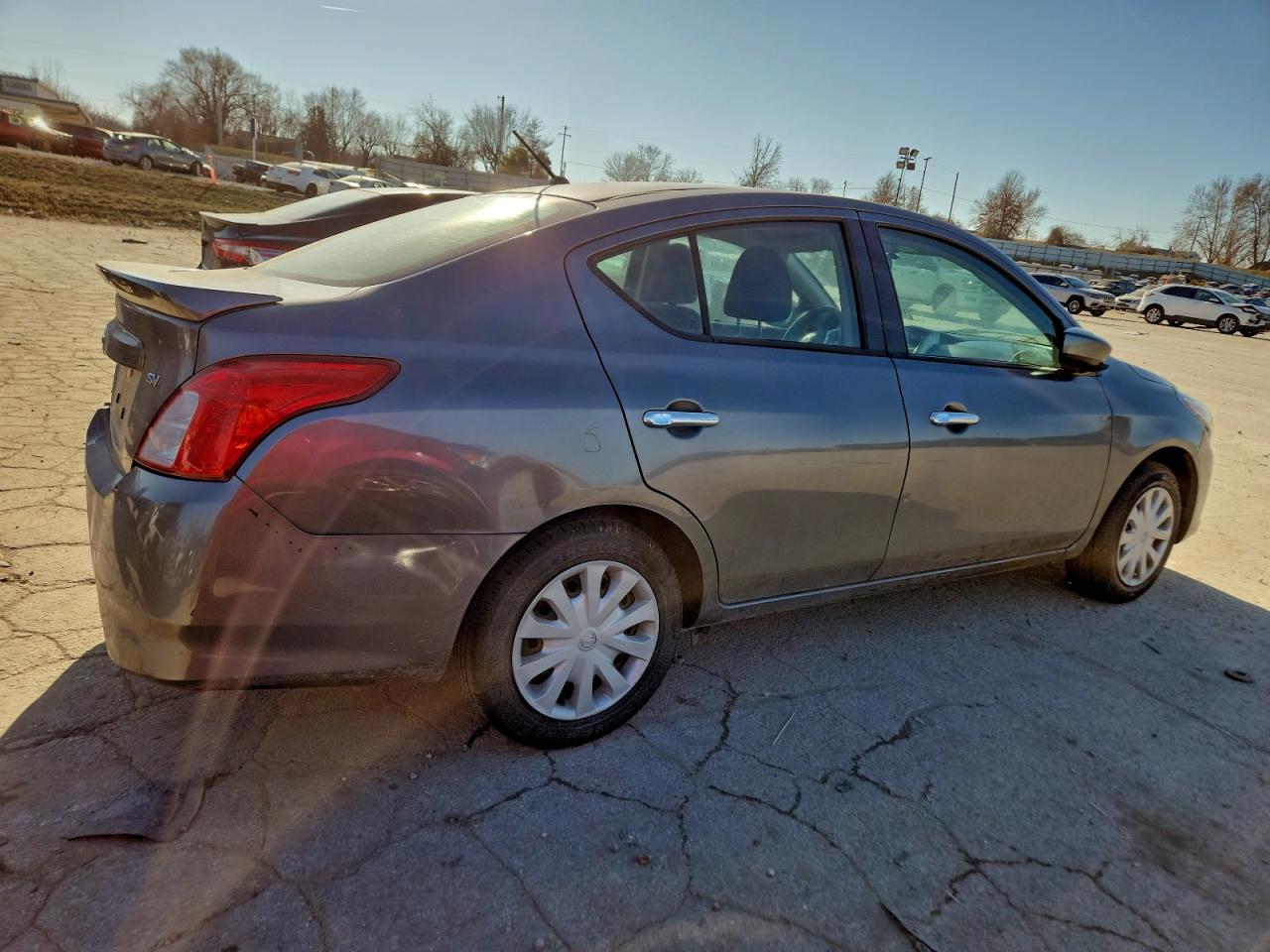 2019 NISSAN VERSA S photo 3