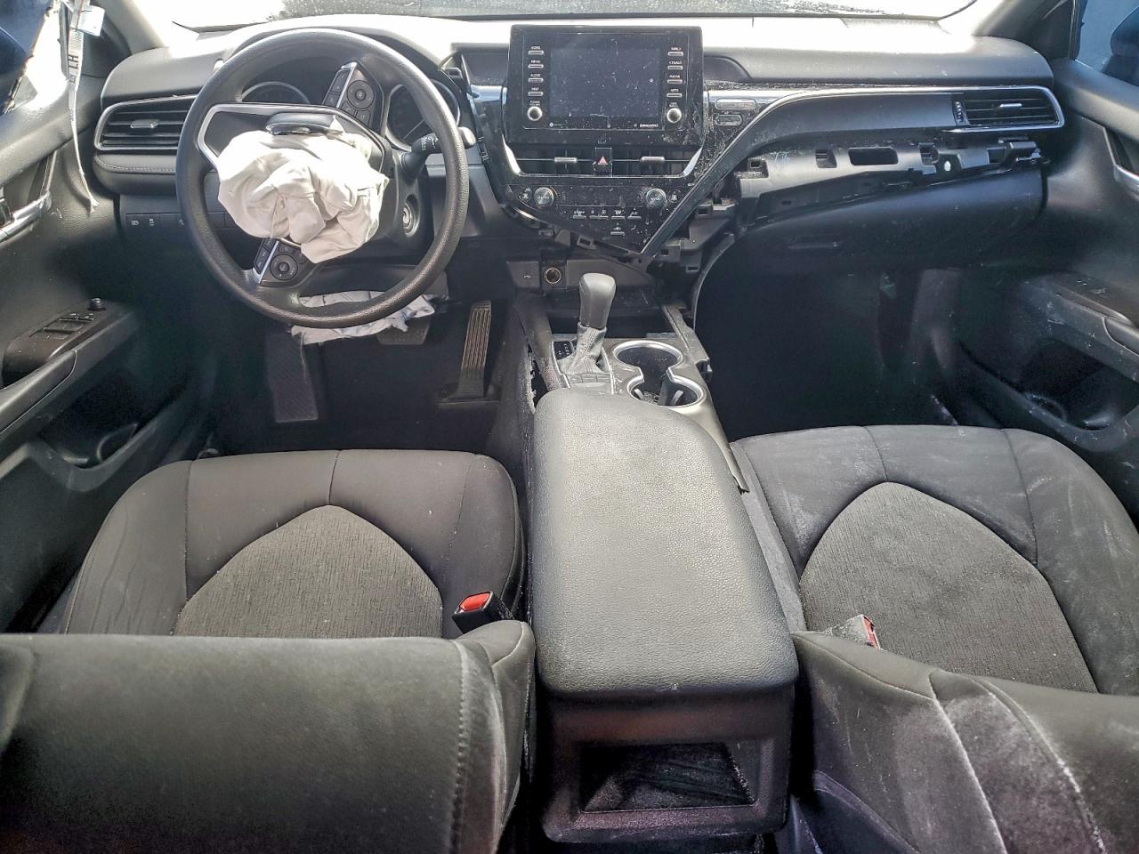 2022 TOYOTA CAMRY LE photo 22