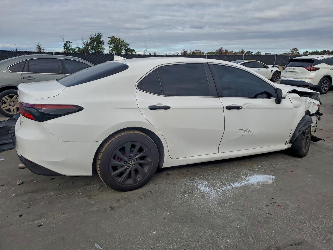 2022 TOYOTA CAMRY LE photo 7