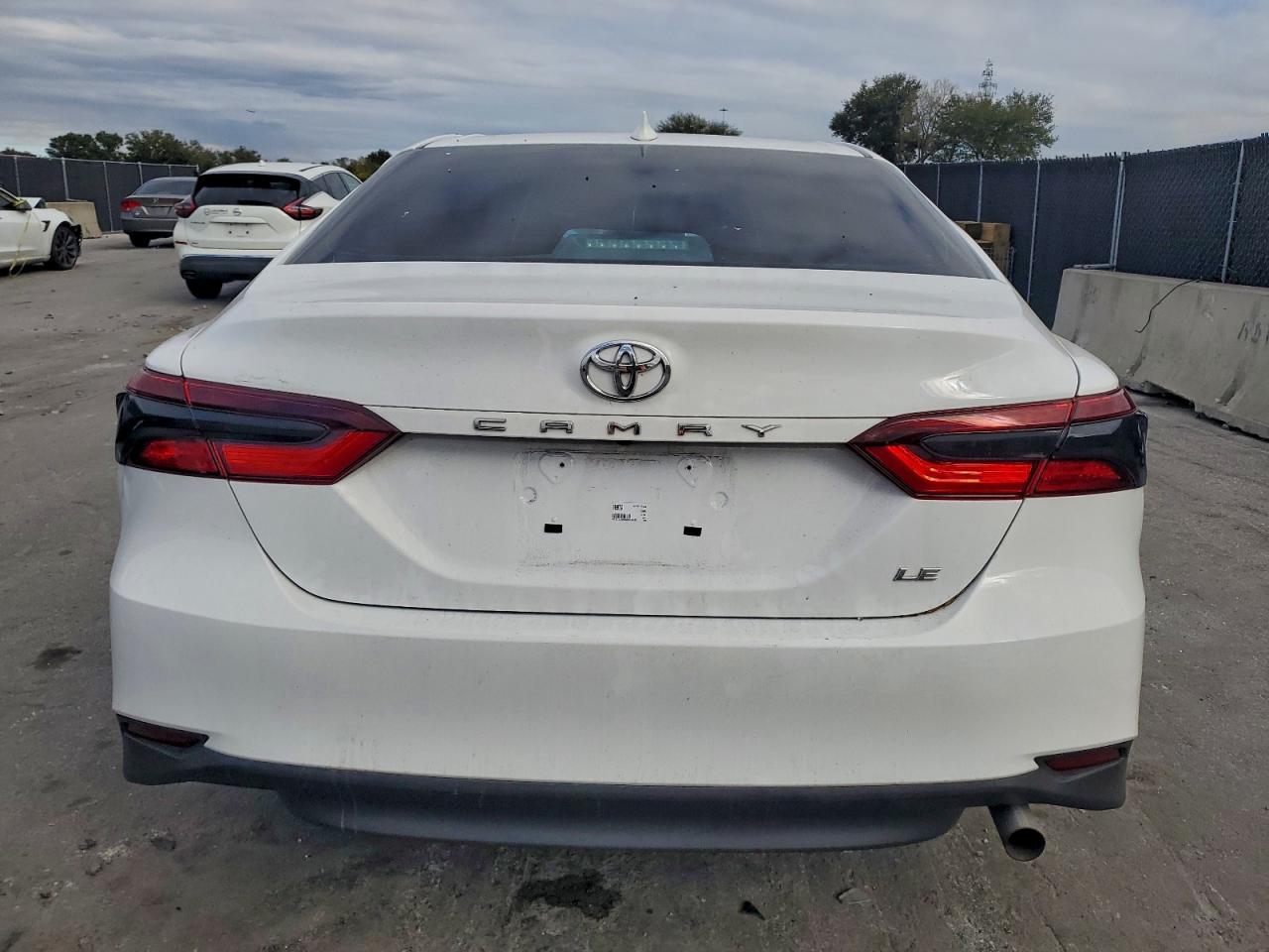 2022 TOYOTA CAMRY LE photo 16
