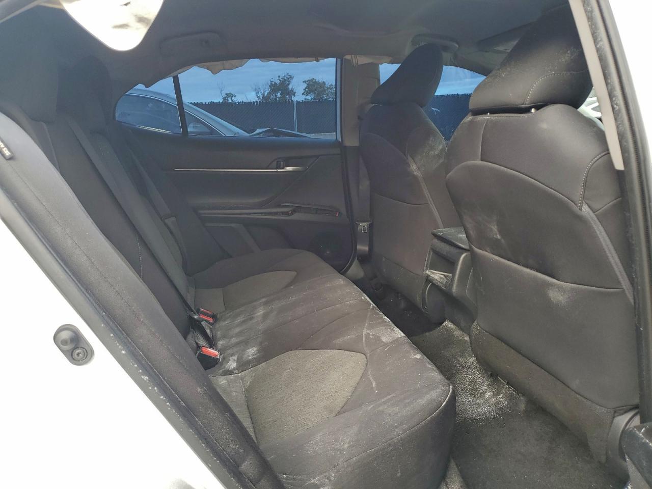 2022 TOYOTA CAMRY LE photo 28