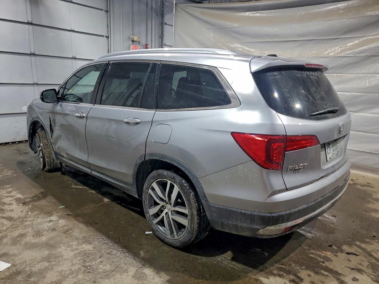 2016 HONDA PILOT TOURING photo 4