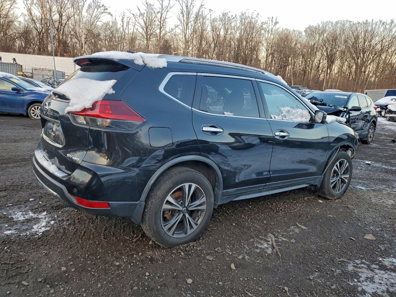 2019 NISSAN ROGUE S photo 5