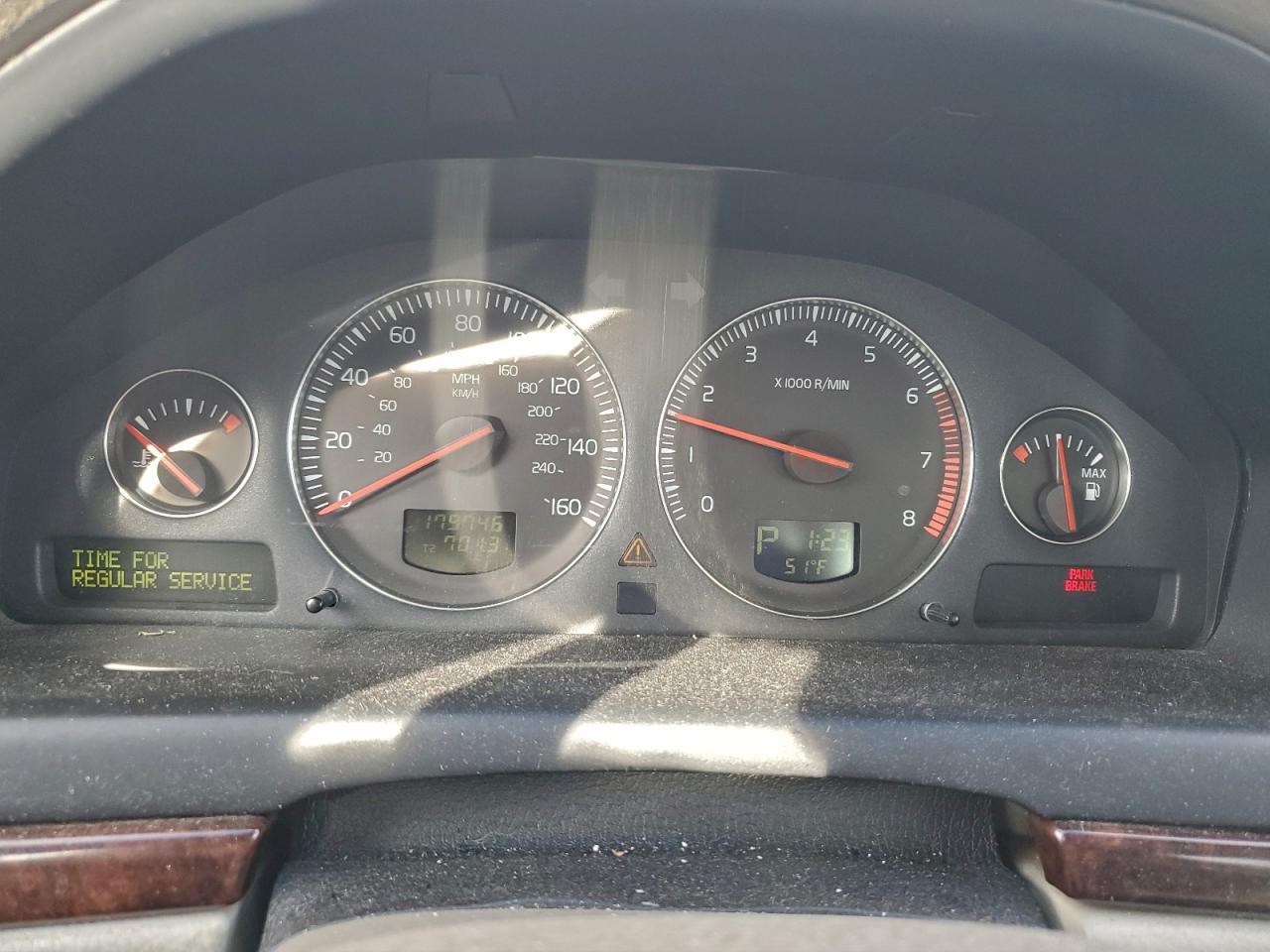 2004 VOLVO S80 2.5T photo 9