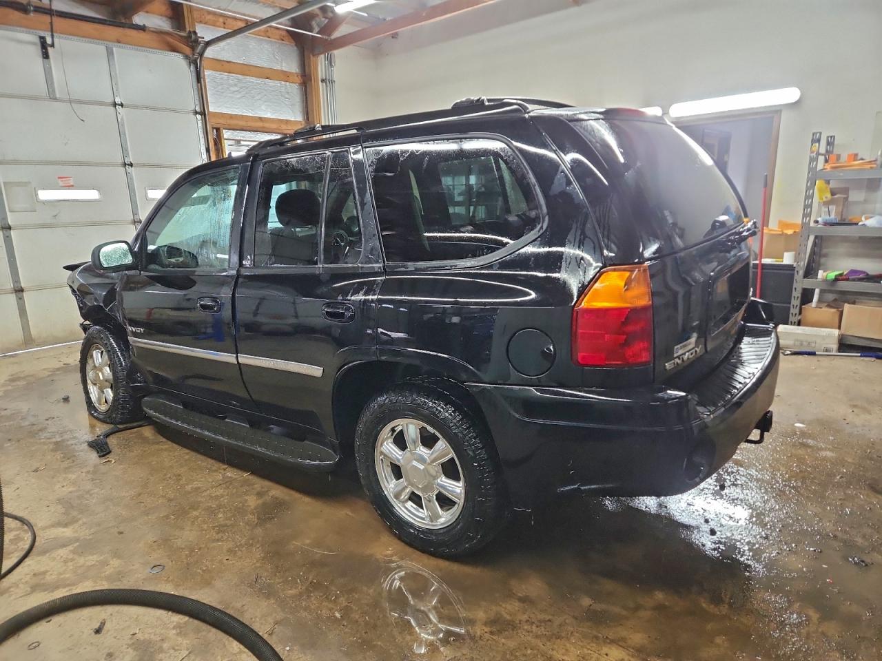 2006 GMC ENVOY photo 2