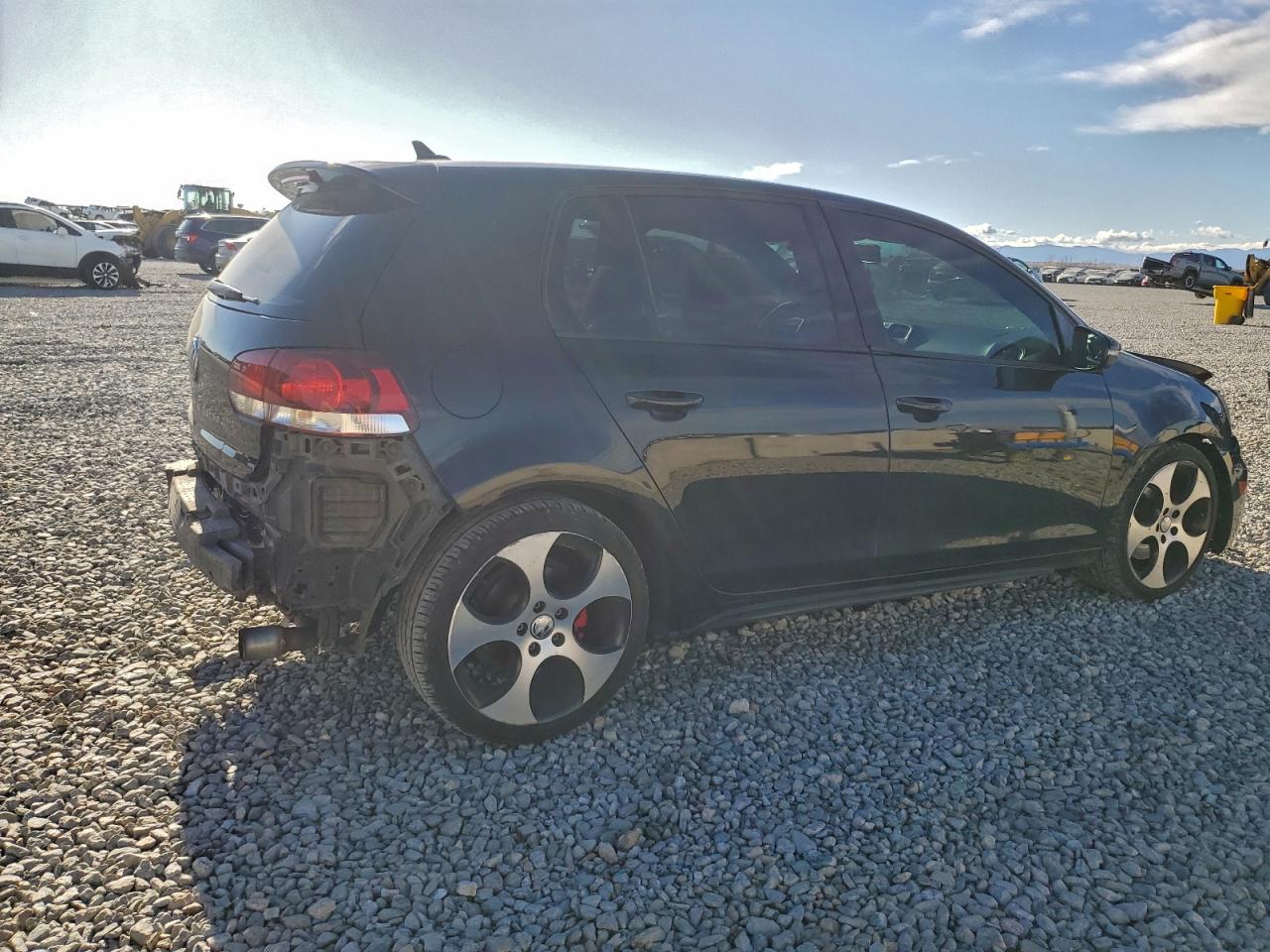 2011 VOLKSWAGEN GTI photo 3