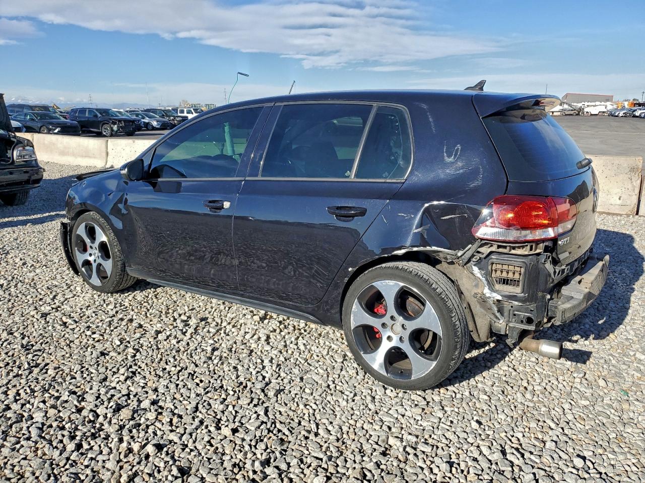 2011 VOLKSWAGEN GTI photo 2