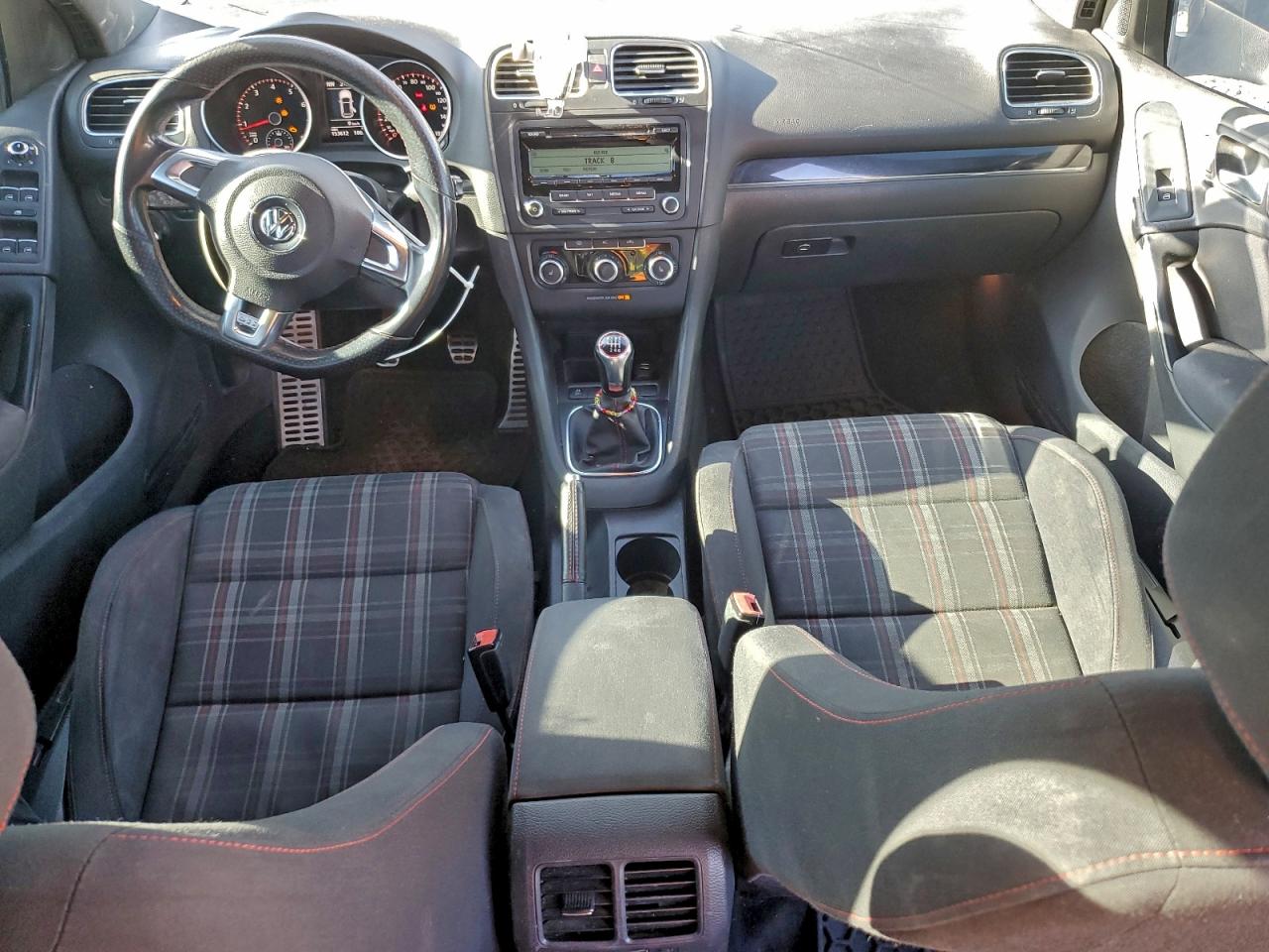 2011 VOLKSWAGEN GTI photo 8