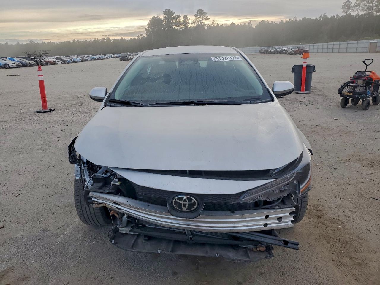 2025 TOYOTA COROLLA LE photo 5