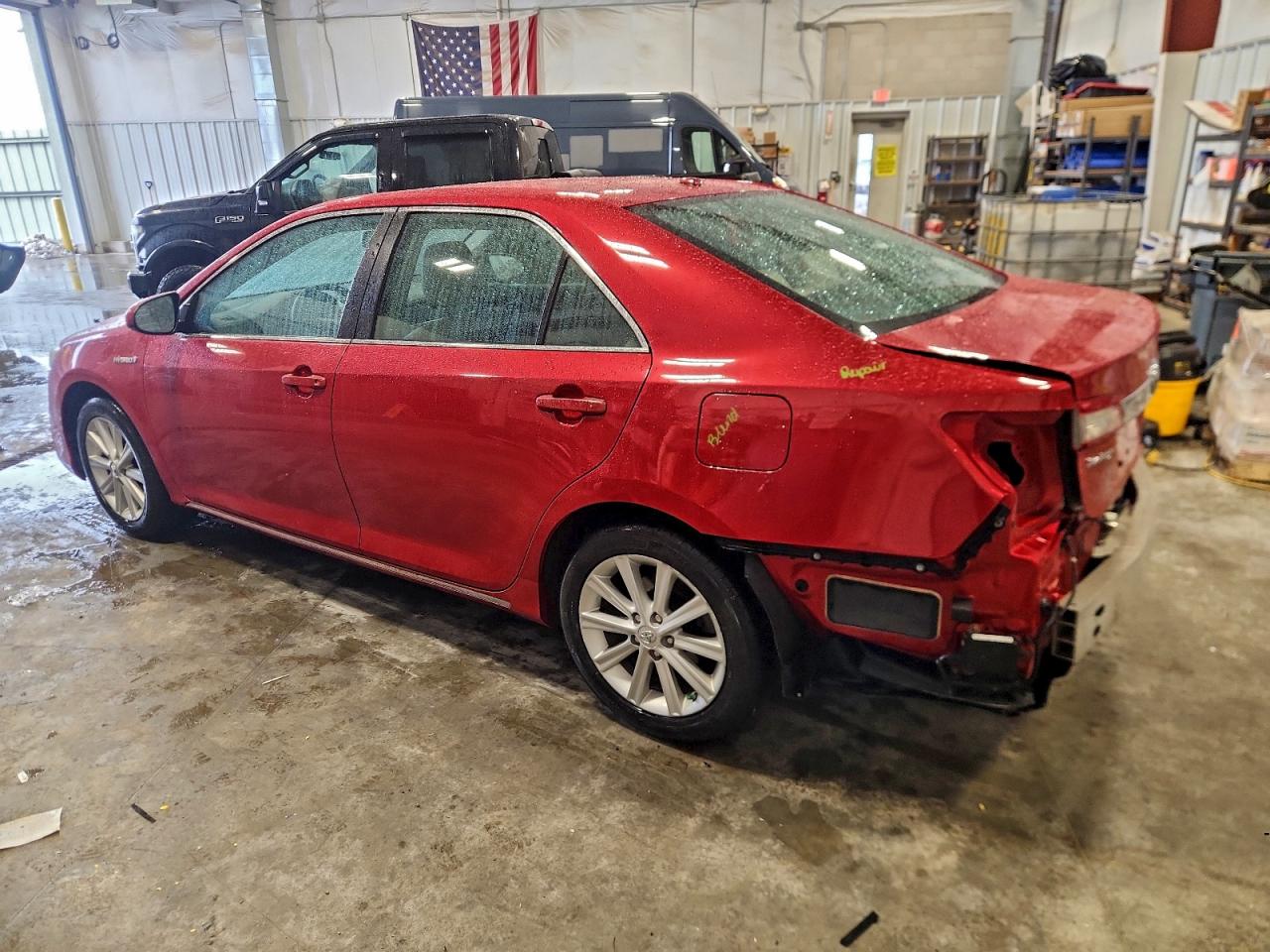 2013 TOYOTA CAMRY HYBRID photo 2