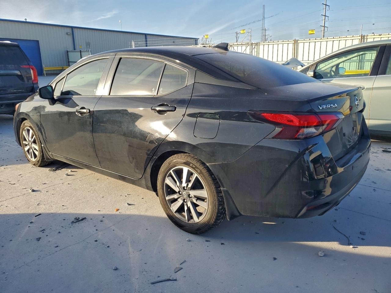 2020 NISSAN VERSA SV photo 3