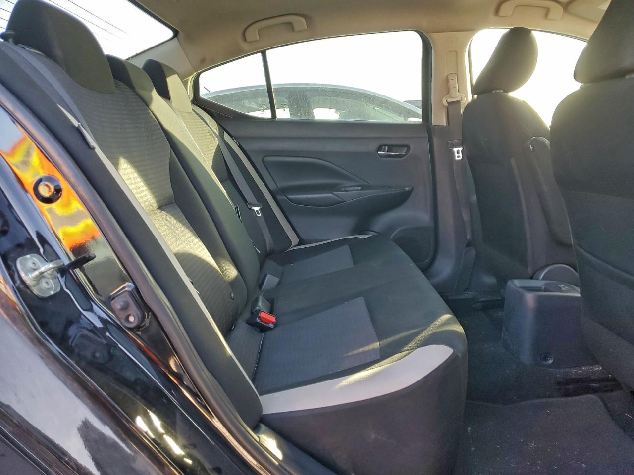 2020 NISSAN VERSA SV photo 19