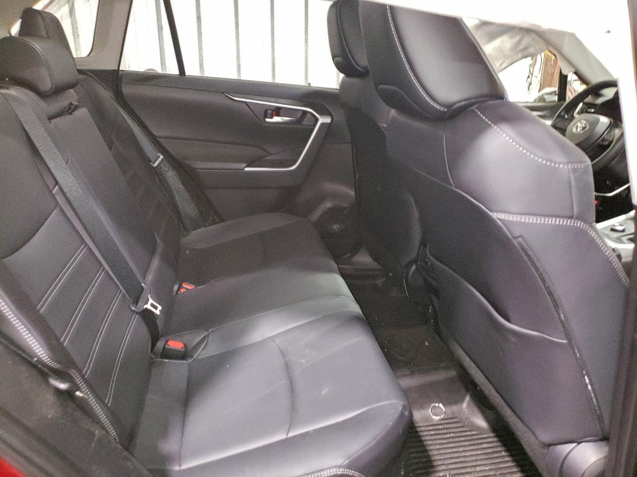 2024 TOYOTA RAV4 XLE PREMIUM photo 11