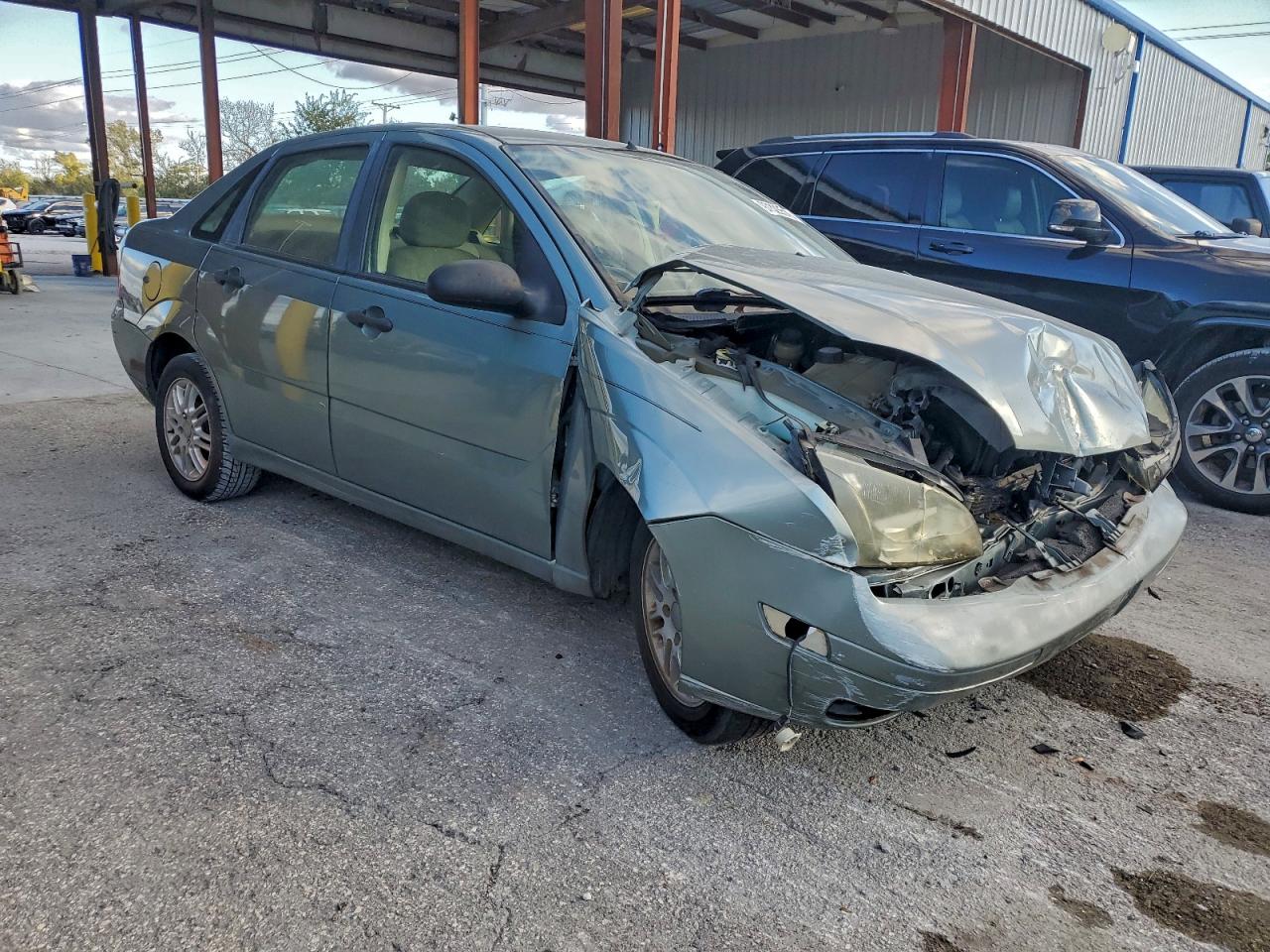 2005 FORD FOCUS ZX4 photo 10