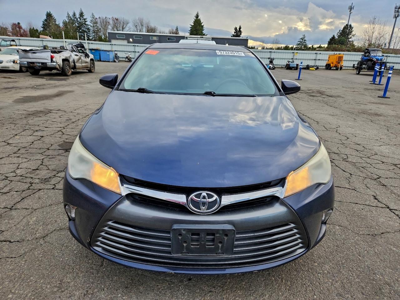 2015 TOYOTA CAMRY LE photo 5